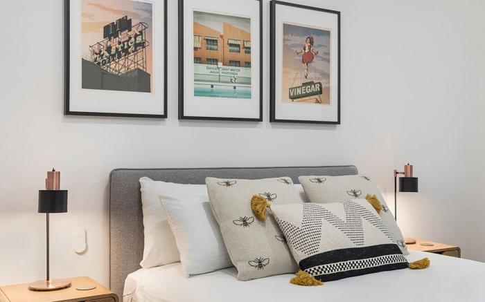 Beautiful 2-Storey Unit with Balcony near Smith St