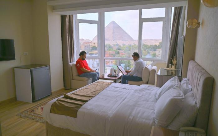 Pyramids wonders hotel 