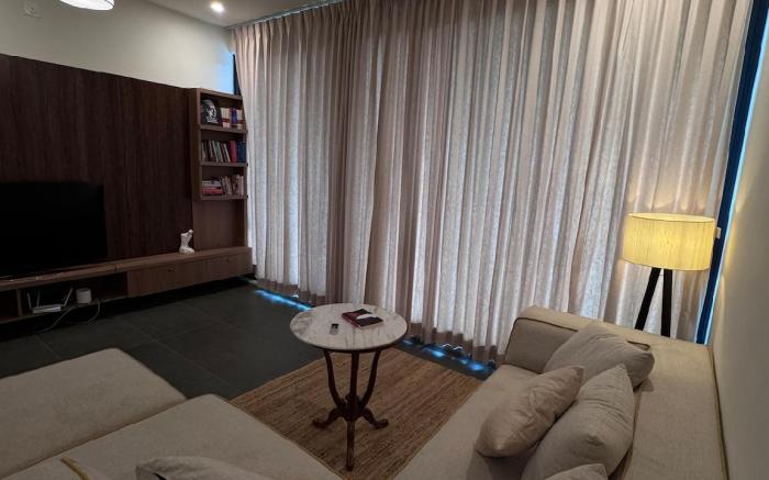 2BR Stay with Pool, Gym & Pickleball