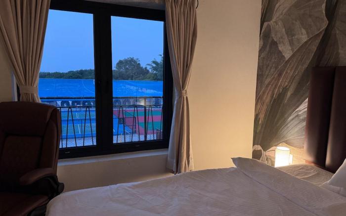 Cozy Retreat with Pool, Gym & Pickleball