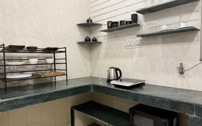 Open Terrace Retreat – Artistic Haven