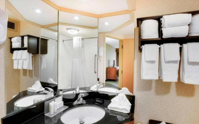 Pittsburgh Airport Inn and Suites
