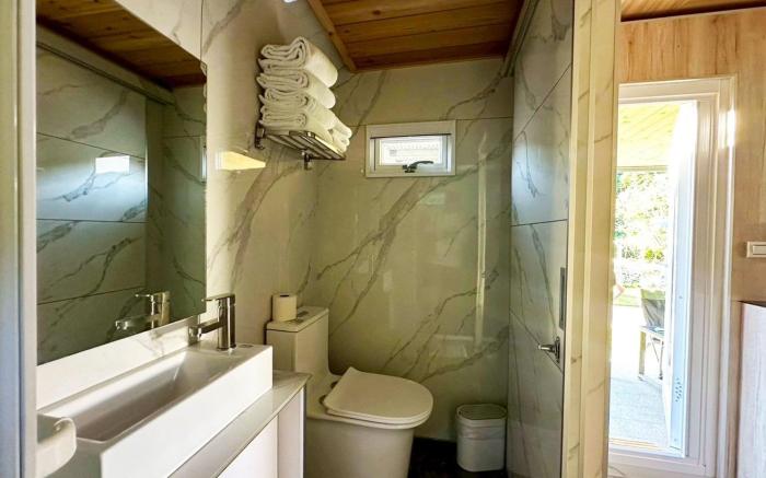 亮山川景觀休閒園區 | 一泊三食、專屬用餐空間、獨立空調設施