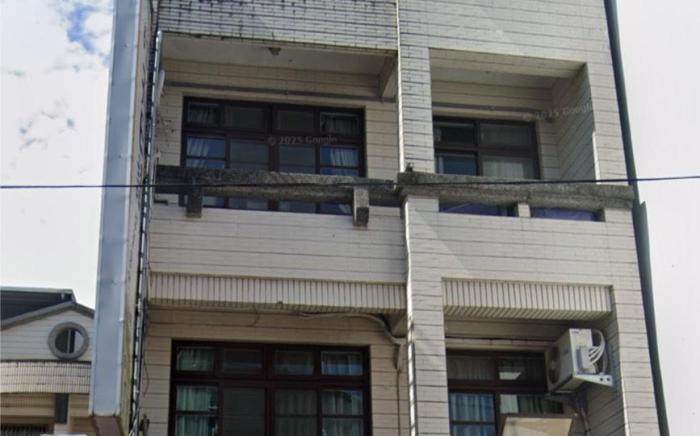 素食餐廳和日語補習班的樓上雅房