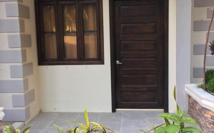 Ferellee Beachfront Inn