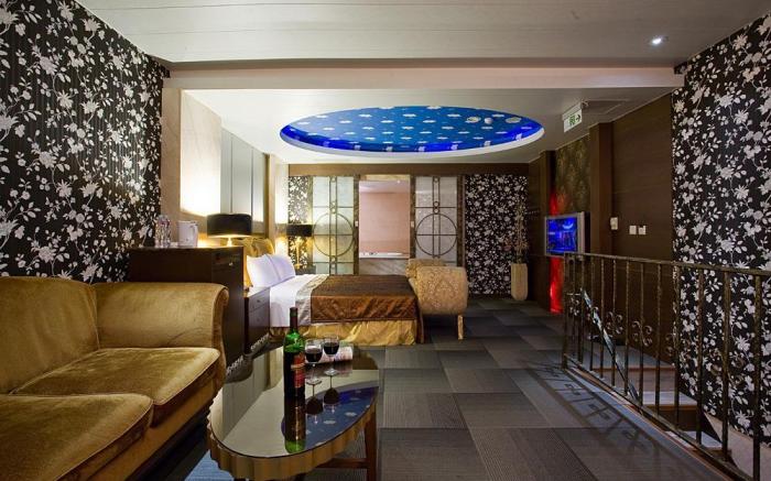 Crystal Business Motel