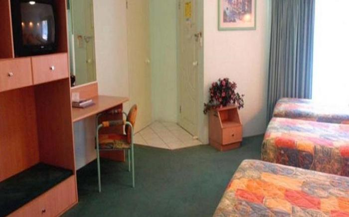 Runaway Bay Motor Inn