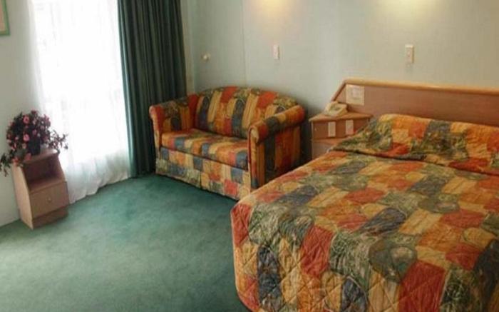 Runaway Bay Motor Inn