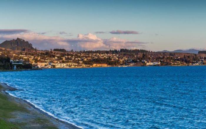 Twin Peaks Lakeside Inn