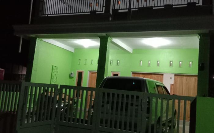 Guest House Teras Anggrek KenZI Puluhan