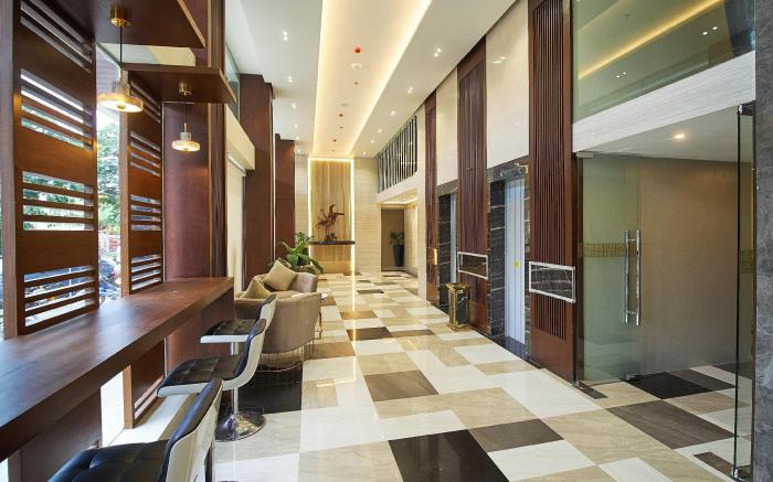 J7 Plaza Hotel