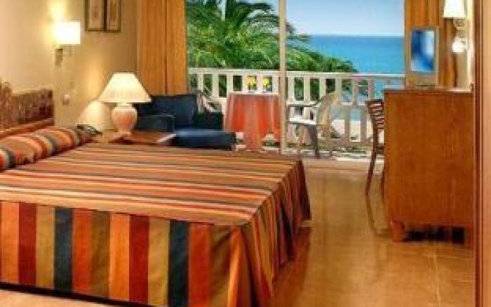 Mediterraneo Bay Hotel & Resort