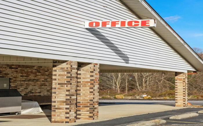 Budget Host Inn by Hotel O Portland near I-65