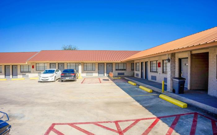 Pleasanton Executive Inn By OYO