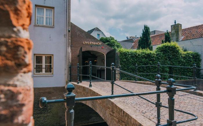 Uylenhof Hotel