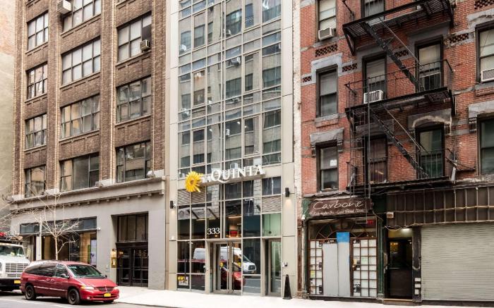 La Quinta Inn & Suites by Wyndham Times Square South
