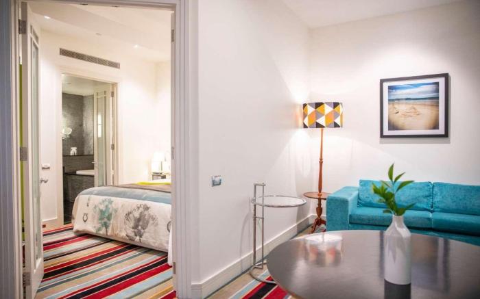 Hotel - DeBrett