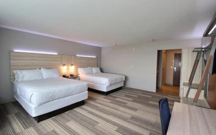 Holiday Inn Express & Suites Fond Du Lac