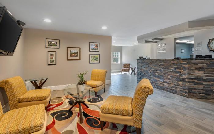 Econo Lodge Inn & Suites