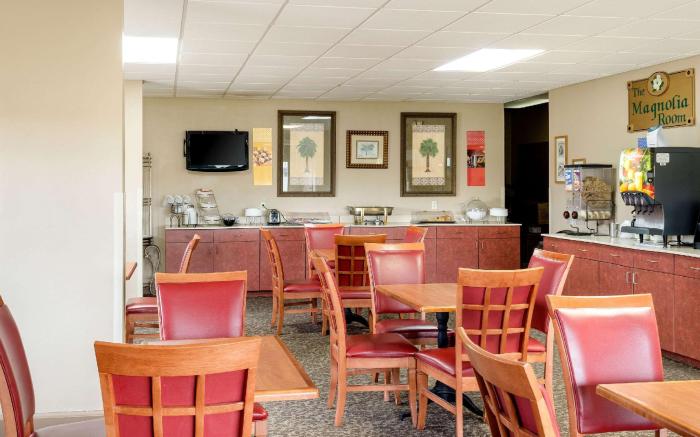 Motel 6 Cleveland, MS – Delta State University