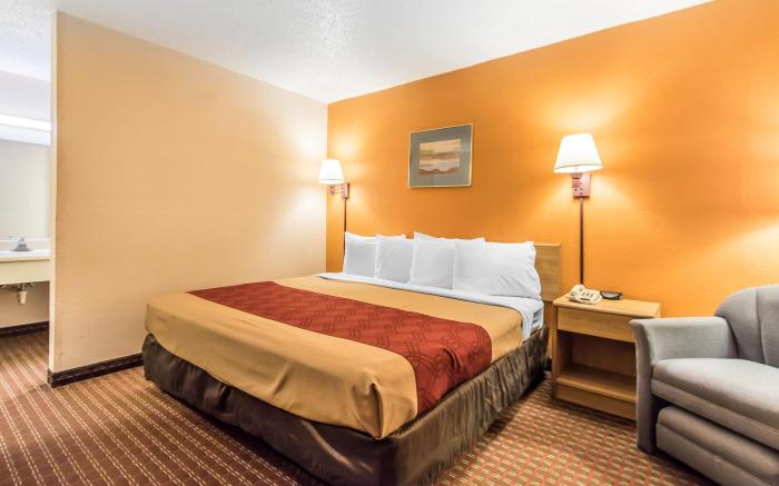 Days Inn by Wyndham Scottsboro AL