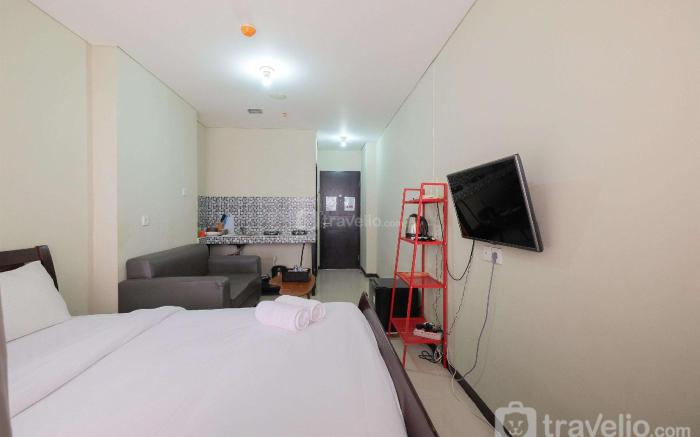 Garden View Studio at Nifarro Park Apt By Travelio