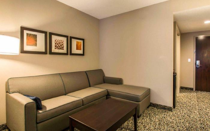 Comfort Suites Fort Lauderdale Airport South & Cruise Port