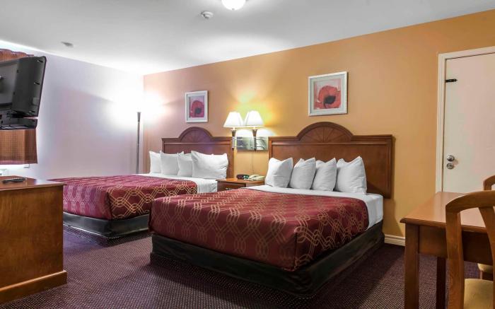 Super 8 by Wyndham Pembroke