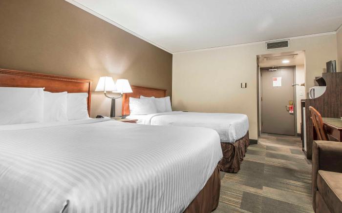 Super 8 by Wyndham Macleod Trail Calgary