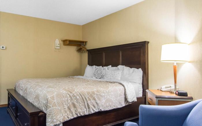 Econo Lodge Airport