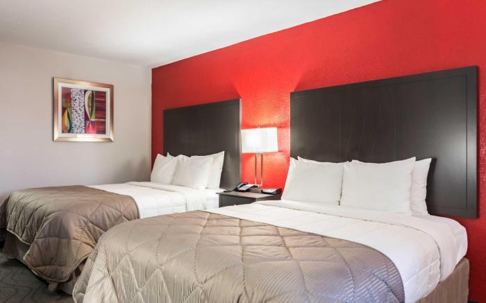 Clarion Inn & Suites Russellville I-40