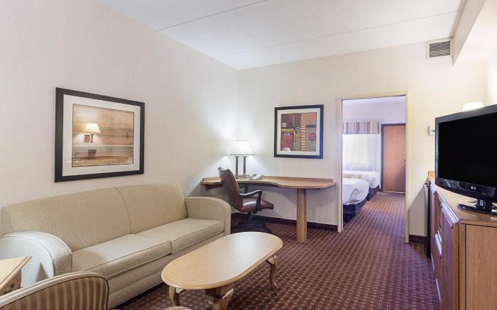 Quality Suites Lansing West