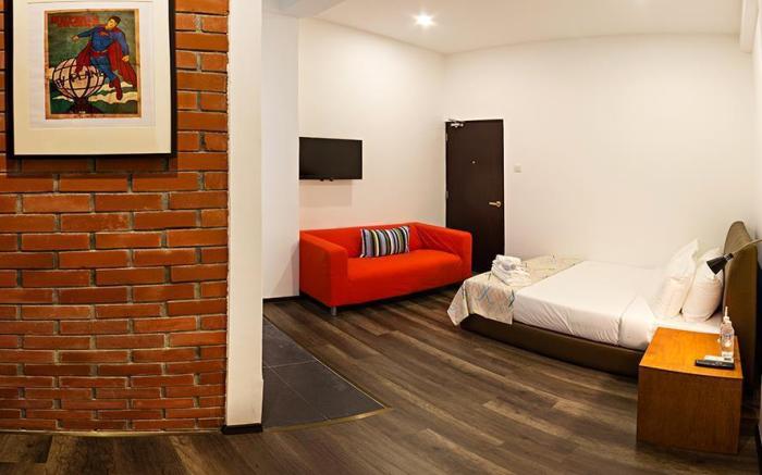 Roomies Suites