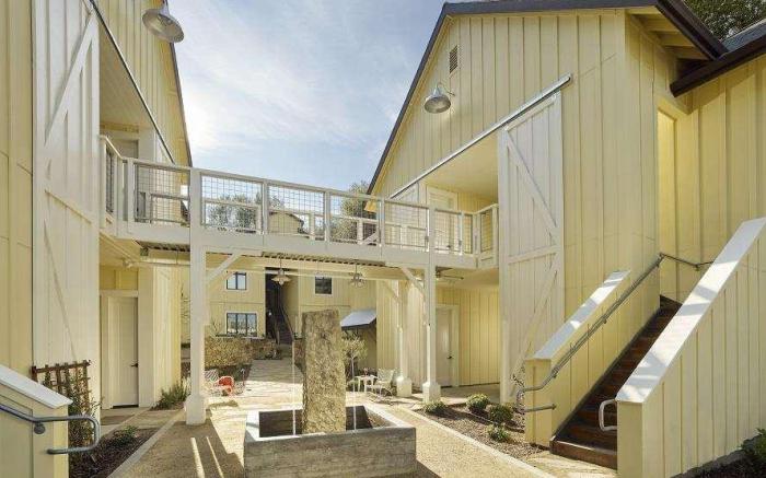 Farmhouse Inn