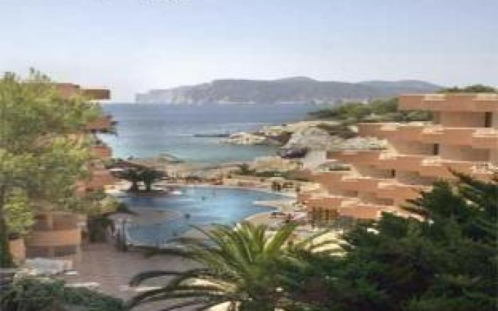 FERGUS Style Cala Blanca Suites