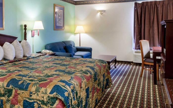 Econo Lodge Near Fort Gregg-Adams I-295