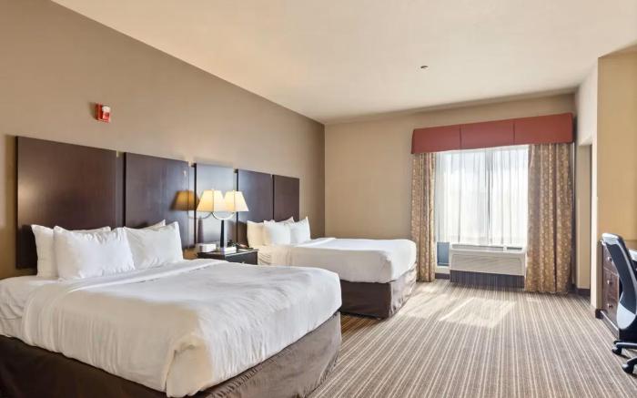 Portland Inn & Suites