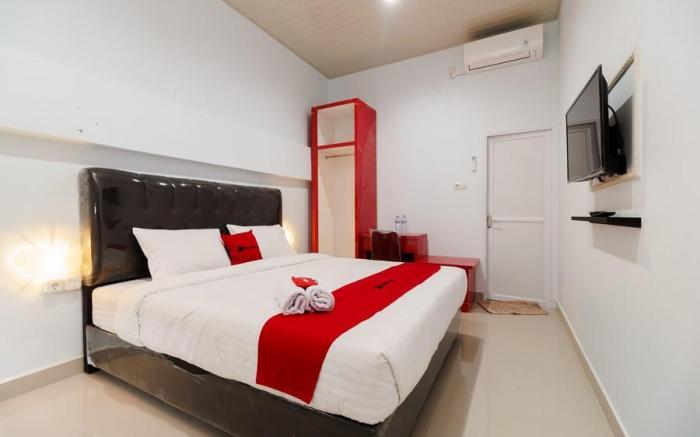 RedDoorz Plus near Palembang Icon Mall 2