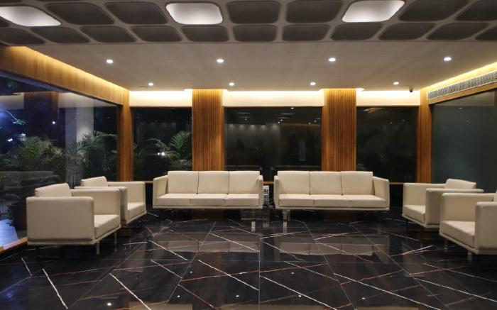 Pinnacle Grand Hotel