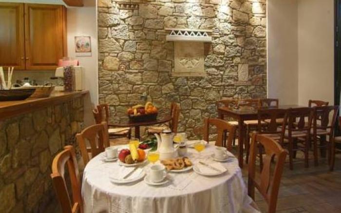 Artemis Hotel
