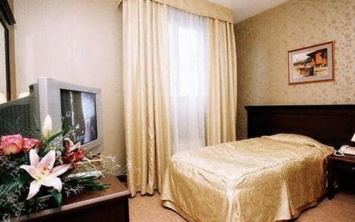 Yantra Grand Hotel