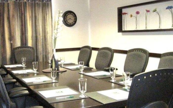 Quality Hotel & Suites Montreal East