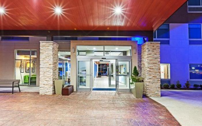 Holiday Inn Express and Suites Tulsa West / Sand Springs By IHG