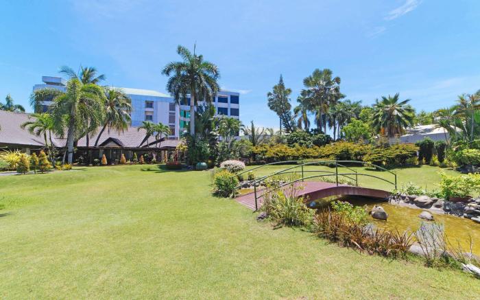 The Ritz Hotel at Garden Oases (Multiple-Use Hotel)