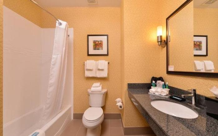 Holiday Inn Express & Suites Bakersfield Airport By IHG