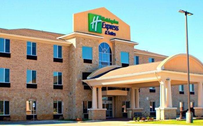 Holiday Inn Express & Suites Bonham By IHG