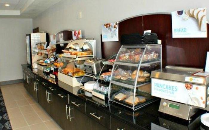 Holiday Inn Express & Suites Bonham By IHG