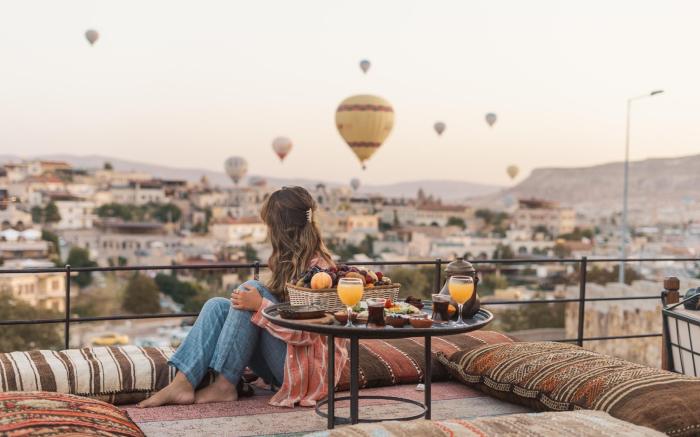 Hera Cave Suites