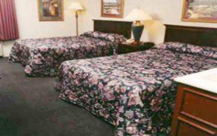 Quality Inn & Suites Shelbyville I-74