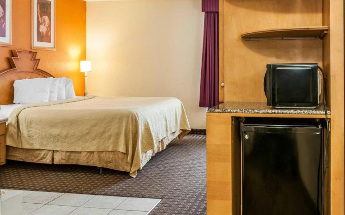 Quality Inn & Suites Shelbyville I-74